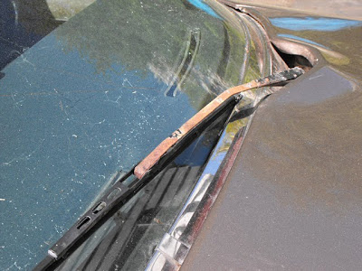 Rust on the windshield wipers can spread